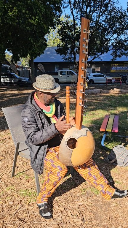 Mohamed Bangoura Kora playing